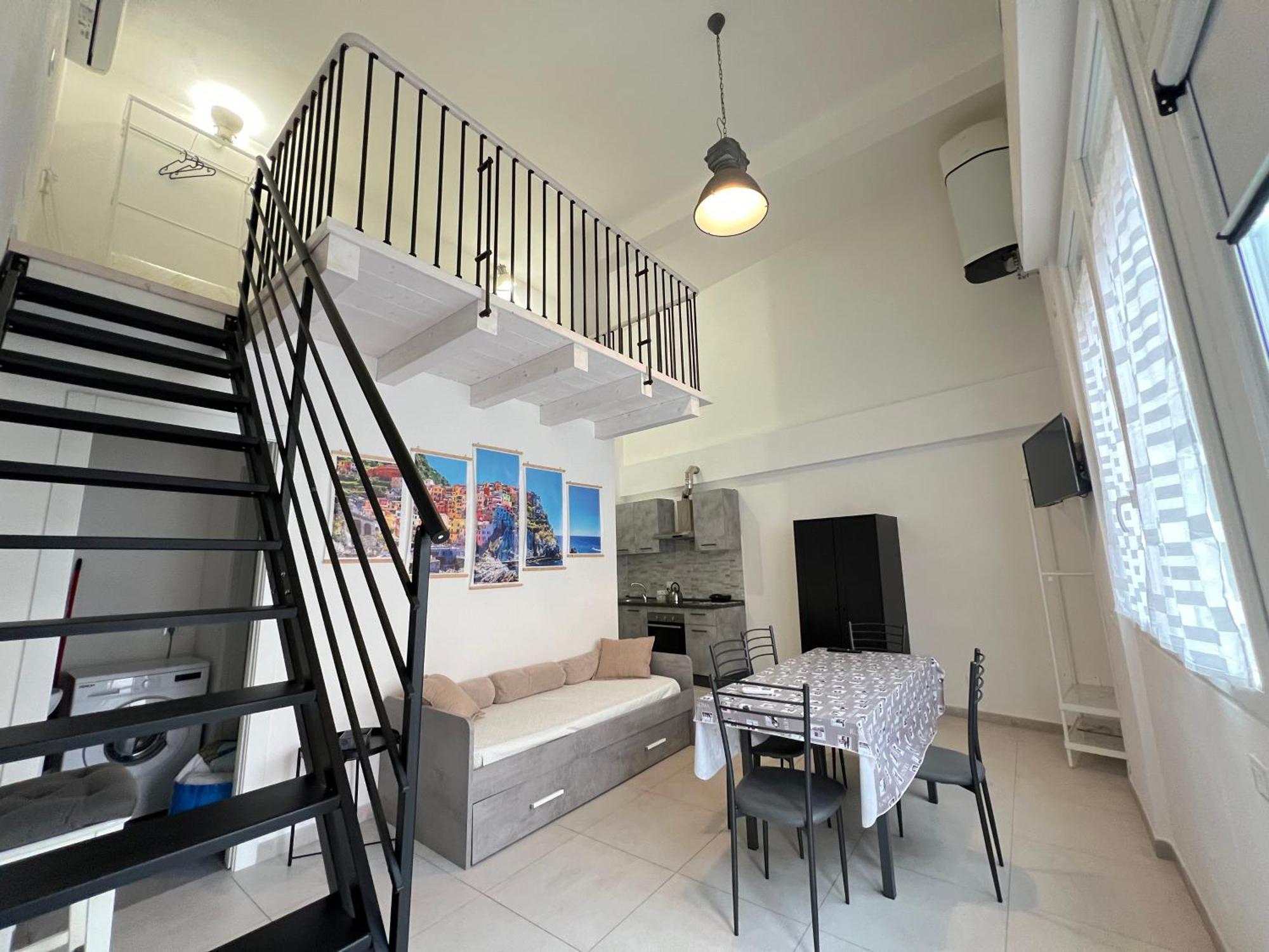 8 Lofts - - 1 Appartamento *