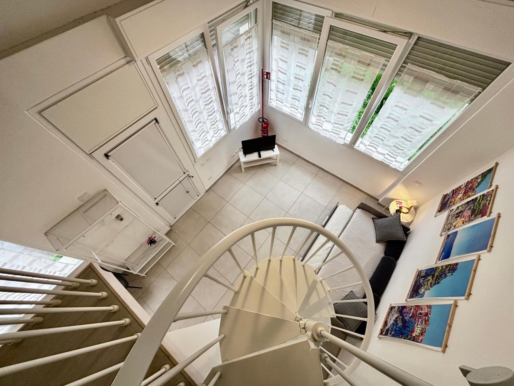 8 Lofts - - 1 Appartement *